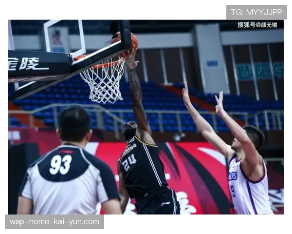 上海队首节三十三比八梦幻开局 奠定比赛胜势 上海队首节三十三比八梦幻开局 奠定比赛胜势