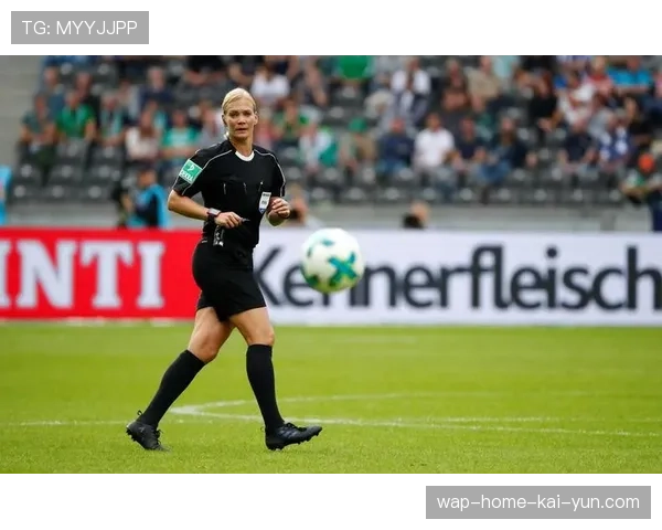 德甲裁判尺度宽松背景下 教练如何调整犯规战术策略